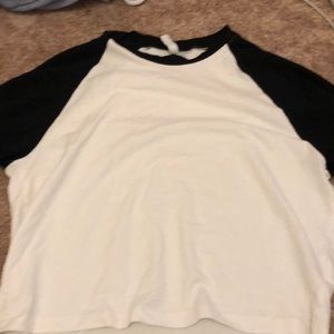 loose fitted cropped top from h and m in an XL